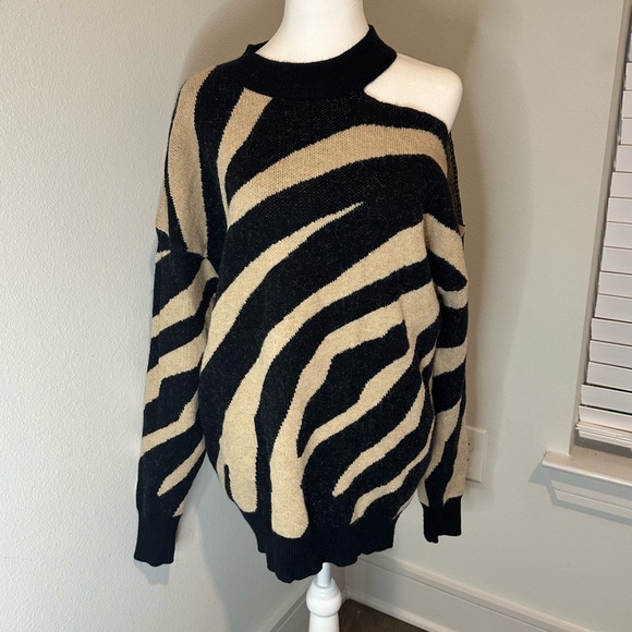 Zebra stripe black &amp; cream sweater